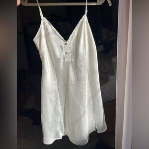 Elegant White Lace Trim Sleepwear